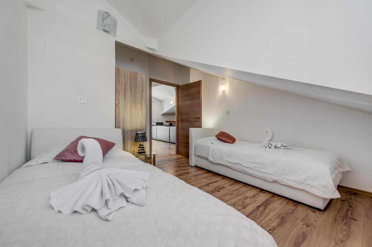 Summer Orchid - Spacious Duplex By The Beach & Ps5 Stobreč Exteriér fotografie