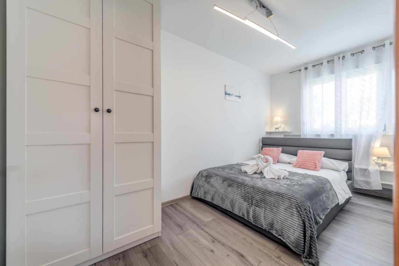 Summer Orchid - Spacious Duplex By The Beach & Ps5 Stobreč Exteriér fotografie