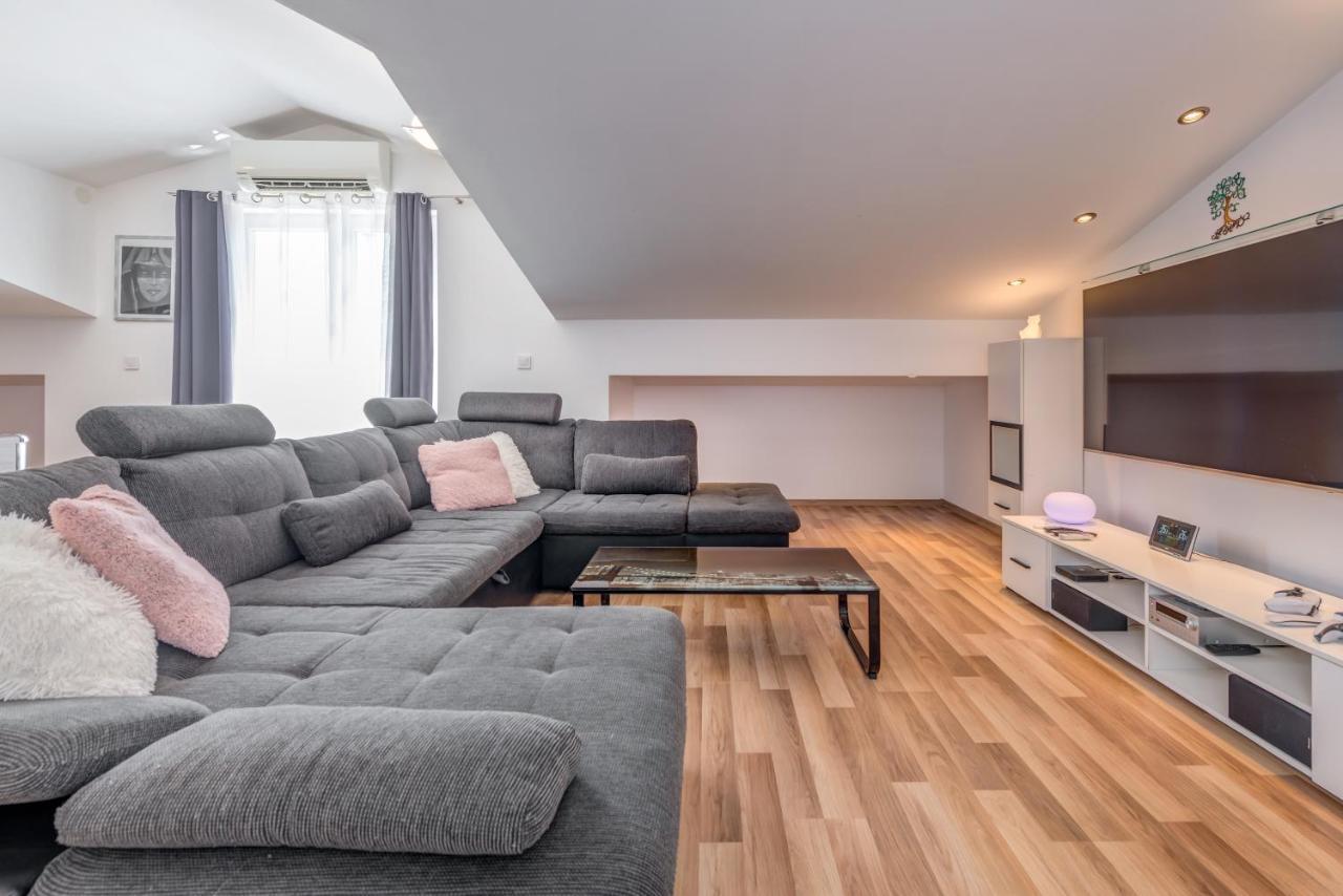 Summer Orchid - Spacious Duplex By The Beach & Ps5 Stobreč Exteriér fotografie